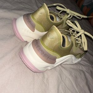 NEVER WORN SOREL TENNIS SHOES